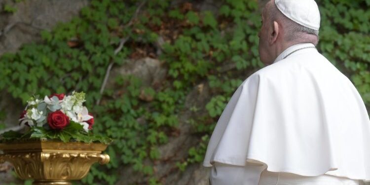 Pope urges Catholics to pray in May for end to Covid-19 pandemic