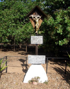 3. a_Walburga-Kreuz-mittel memorial cross in ngawa