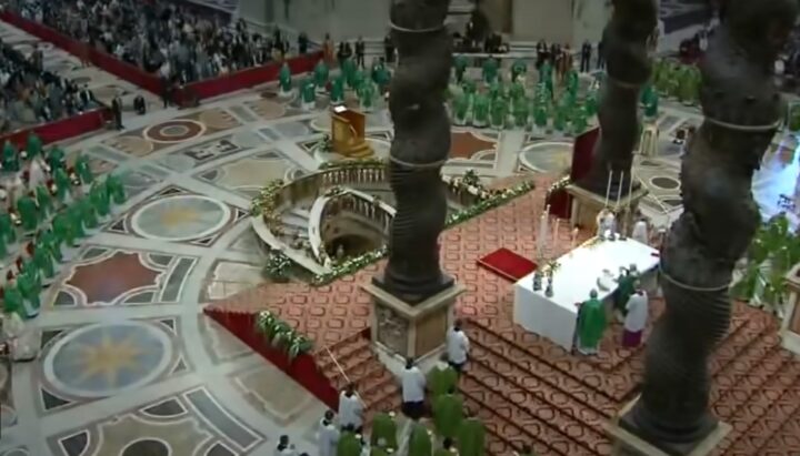Pope Celebrating Synod means walking together on the same road